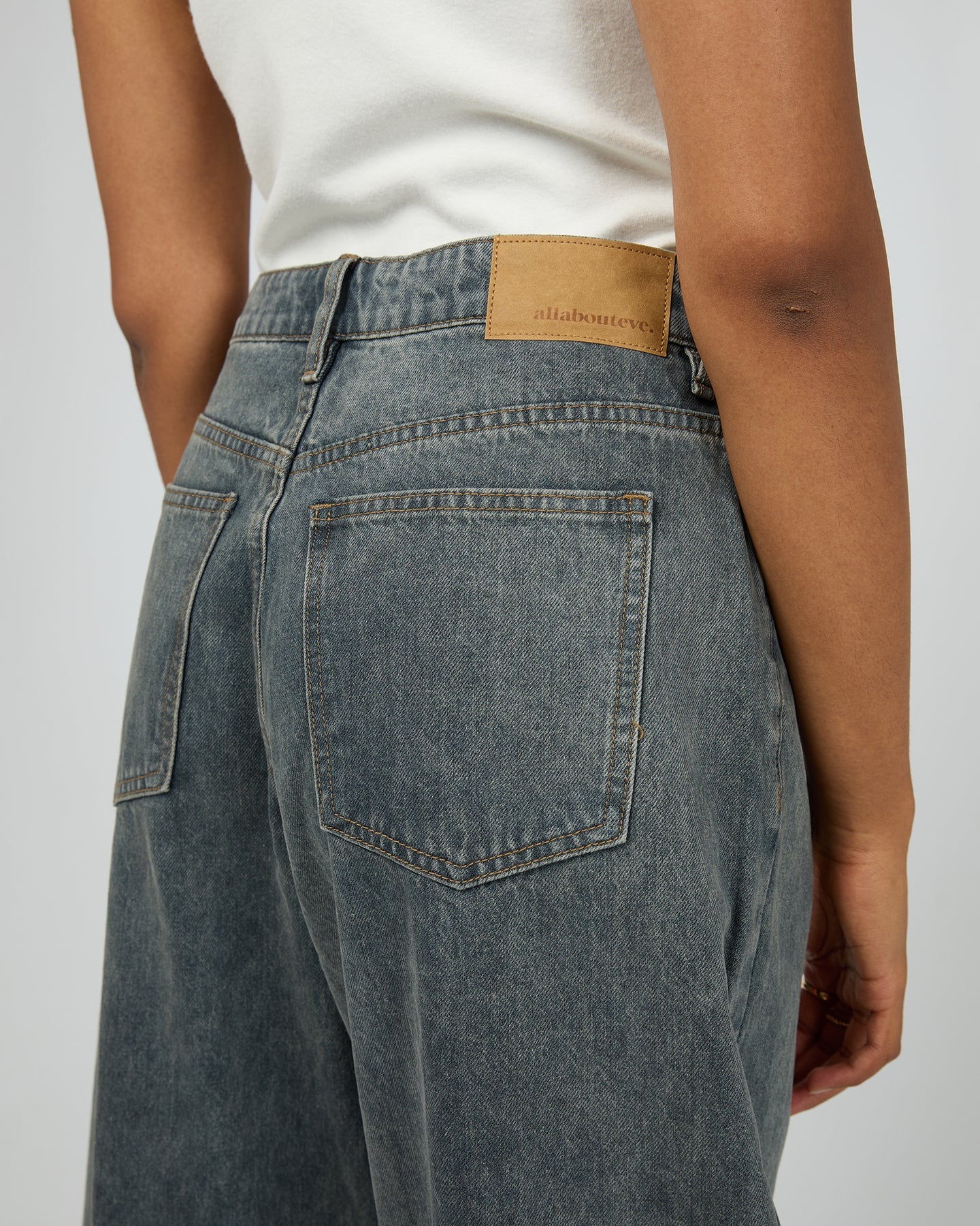 All About Eve Hallie Barrel Leg Jean
